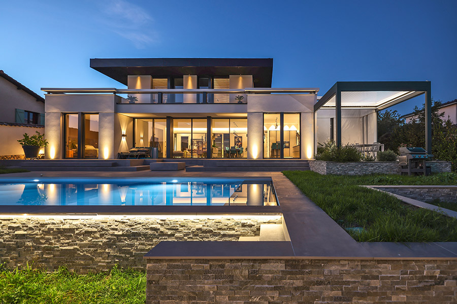 Lamellendach QUBE 23 im Garten